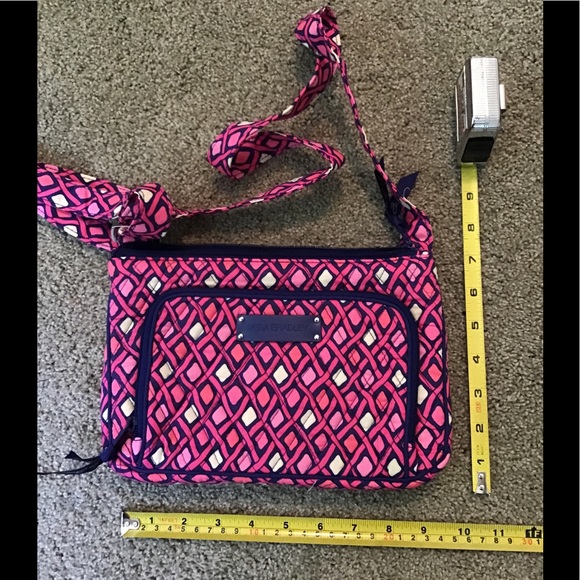 Treasure Trove of Vera Bradley. All 6 Bags +A Cookbook - Picture 6 of 16